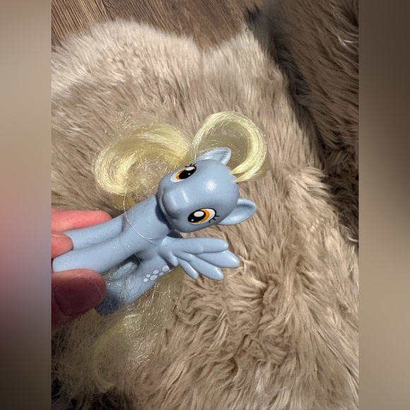 Hasbro My Little Pony G4 Derpy Hooves Muffin Pony (2010) - Picture 2 of 8
